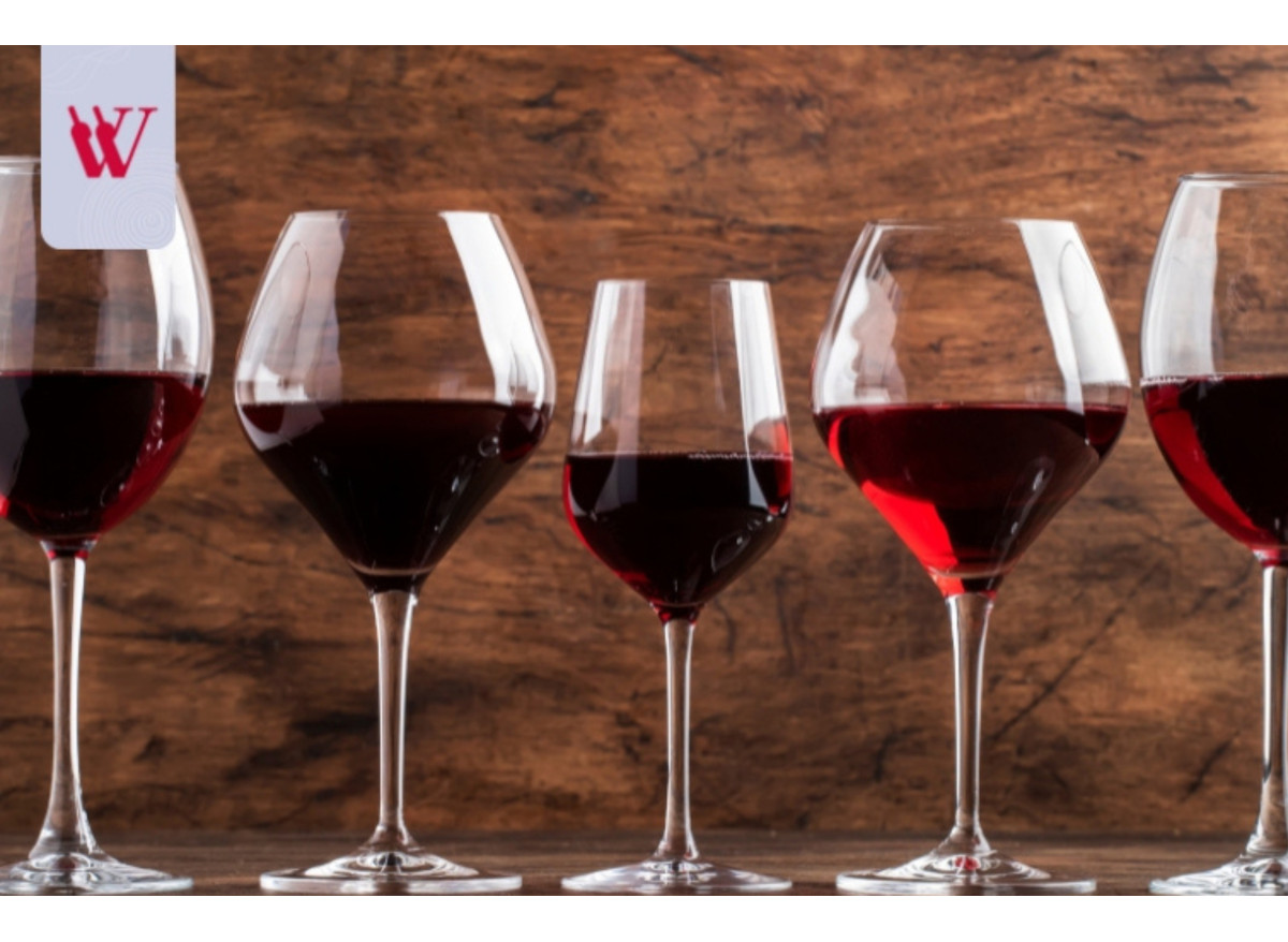 Czerwone wino wytrawne – jak serwować i z czym je podawać?